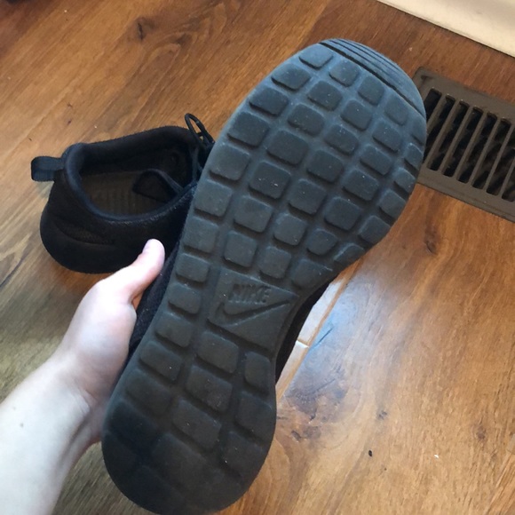 Nike shoes - Picture 2 of 3